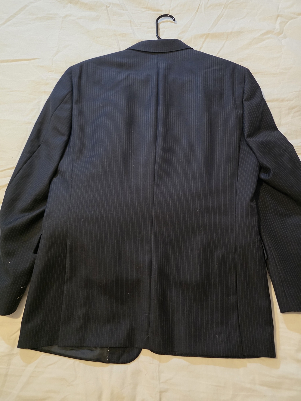Tommy Hilfiger Men's Navy Blue Pinstripe Suit 42R Pants Are 36/34 - Picture 5 of 9